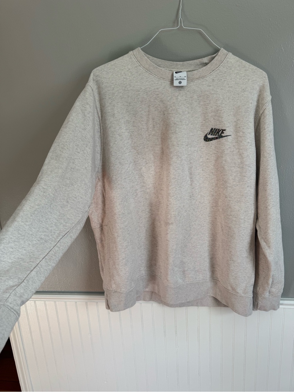 Nike Men's Heather Light Gray Crewneck Sweatshirt